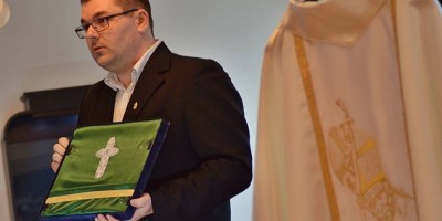 Ferenc pápának készült csipke Kiskunhalason