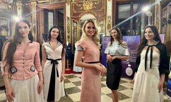 Divatbemutatóval egybekötött kiállítás a Festetics kastélyban